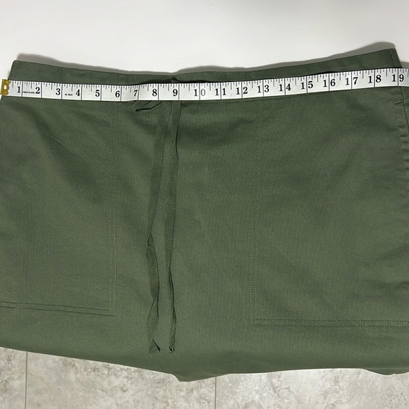 SKORT COLOR GREEN SIZE 38” OFF BRAND NWOT - Picture 6 of 6